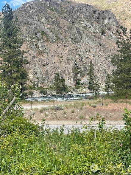 3 Black Canyon Rd, Pateros, WA 98846