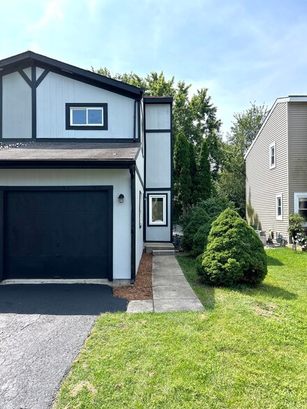 27W051 Cooley Ave, Winfield, IL 60190