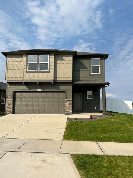8402 W Red Ave, Cheney, WA 99004
