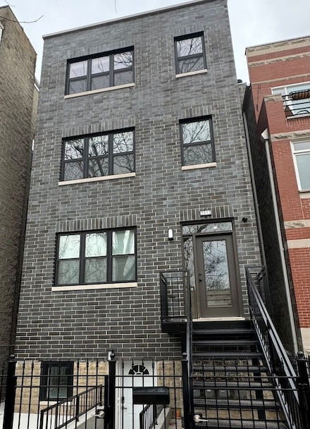 3513 N Seminary Ave Unit 2, Chicago, IL 60657
