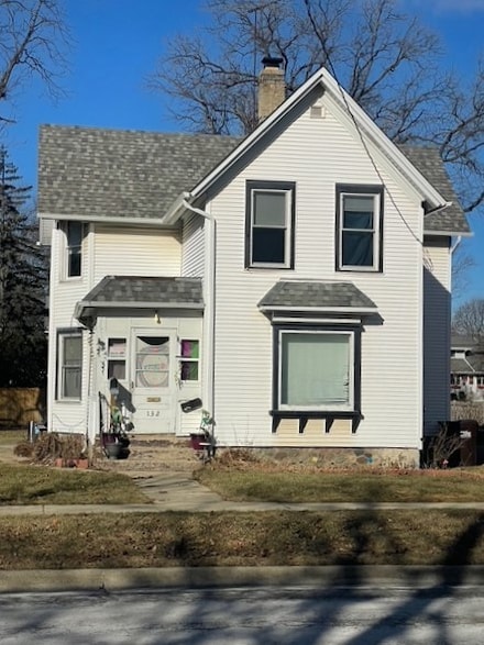 132 S Mchenry Ave, Crystal Lake, IL 60014