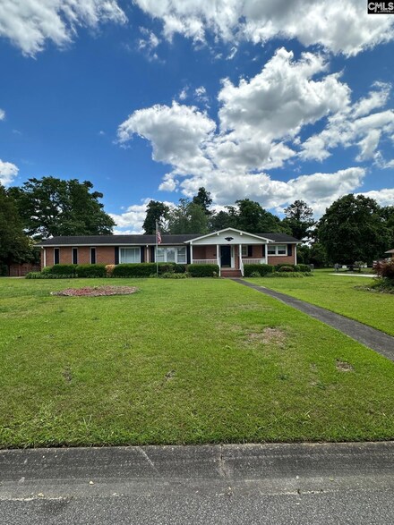 1083 Quail Ln, Lugoff, SC 29078