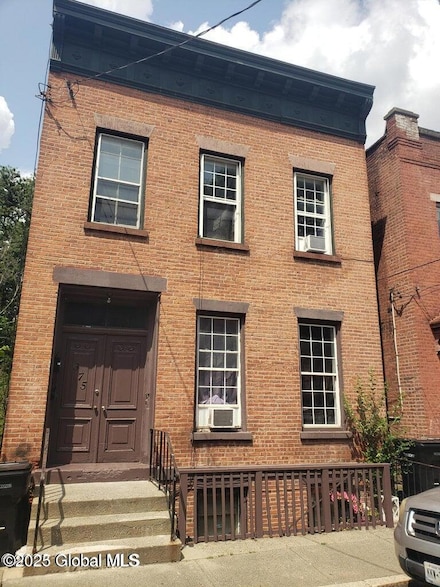 375 8th St, Troy, NY 12180