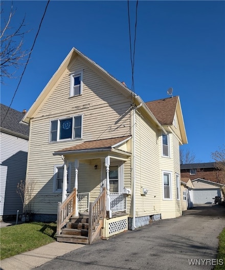 7 Clark St, Lancaster, NY 14086