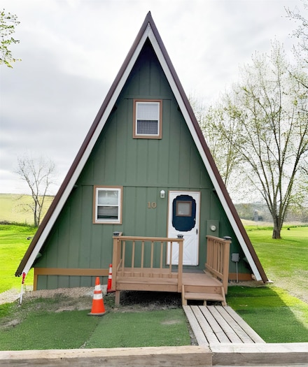 10 Galena Oaks Dr, Elizabeth, IL 61028