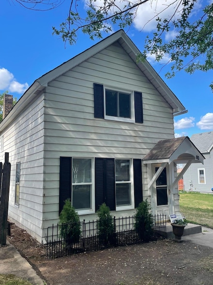 81 Rose Ave E, Saint Paul, MN 55117