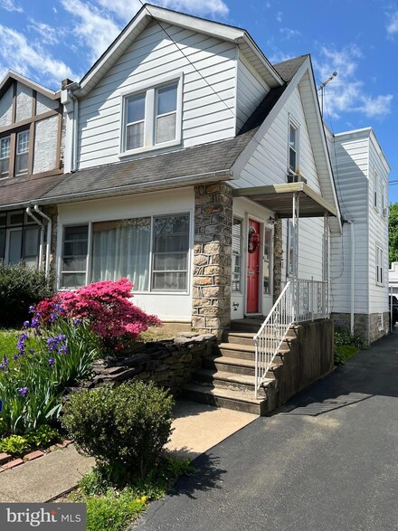 22 S Rigby Ave, Lansdowne, PA 19050