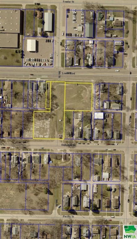 904-822-821 Lewis Blvd Dubuque St, Sioux City, IA 51105