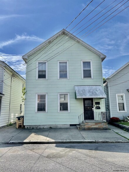 41 Paine St, Troy, NY 12183