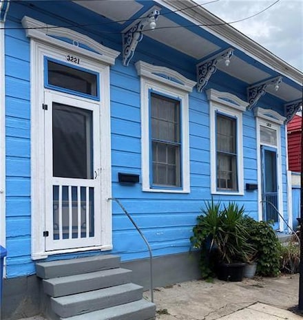 3221 Dauphine St, New Orleans, LA 70117