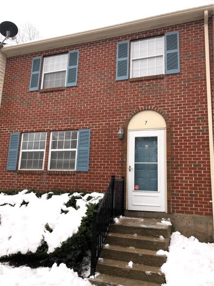 7 Governors Hill, West Warwick, RI 02893