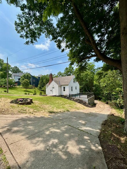 3501 Mcfarlan Rd, Cincinnati, OH 45211