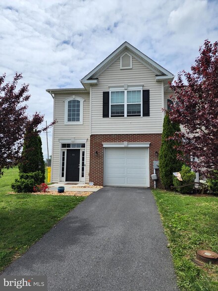 84 Chennault Trail, Falling Waters, WV 25419