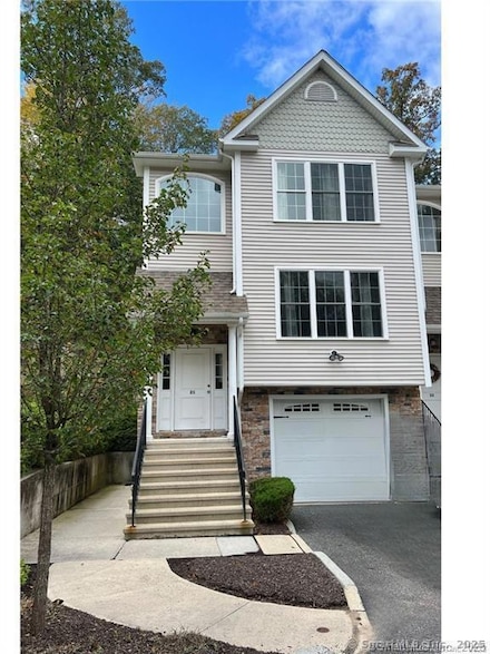 21 Old Oak Dr Unit 21, Brookfield, CT 06804