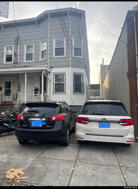 33-20 Farrington St, Flushing, NY 11354