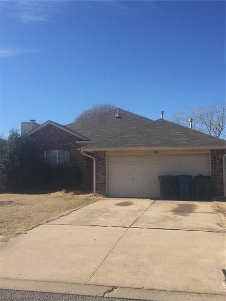211 Jennifer Ave, Edmond, OK 73003