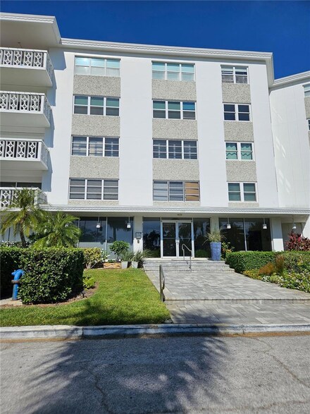 1100 N Shore Dr NE Unit 309, Saint Petersburg, FL 33701