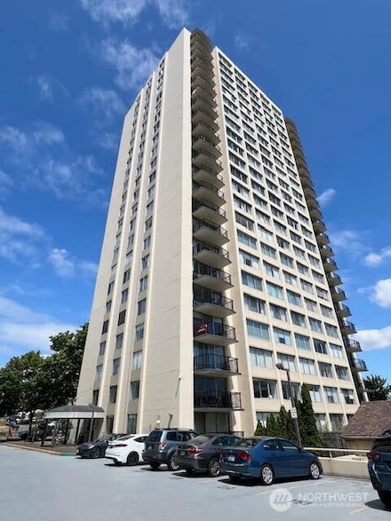 4540 8th Ave NE Unit 903, Seattle, WA 98105