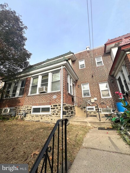 79 Barker Ave, Sharon Hill, PA 19079