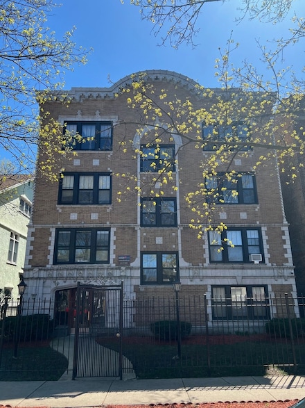 1525 W Estes Ave Unit A7, Chicago, IL 60626