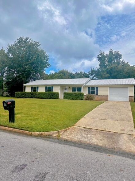 103 Arrowhead Dr, Dothan, AL 36301