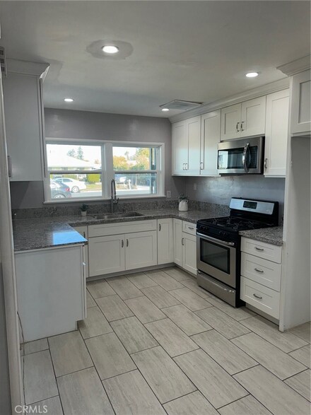 297 W Gail Ave, Tulare, CA 93274