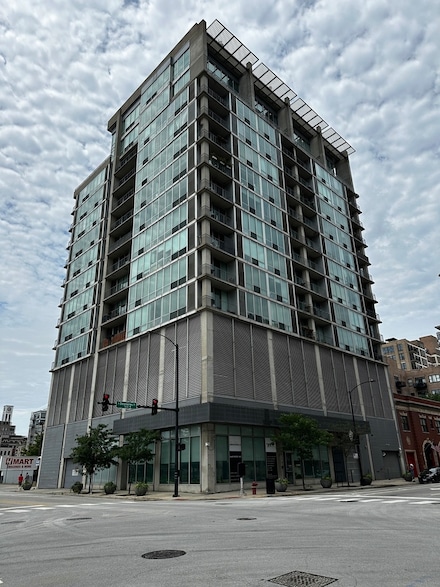 700 W Van Buren St Unit 803, Chicago, IL 60607