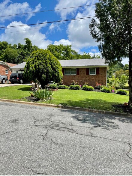 219 Pennington Ave, Lexington, NC 27292