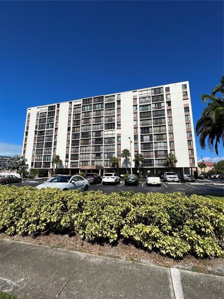 255 Dolphin Point Unit 612, Clearwater Beach, FL 33767