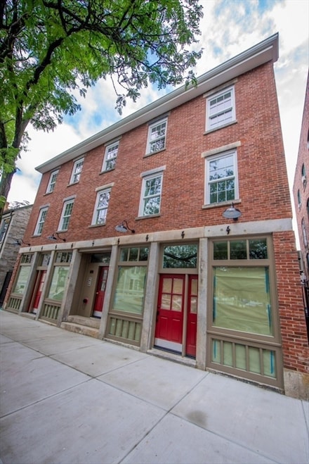 80 Gorham St Unit 5, Lowell, MA 01852