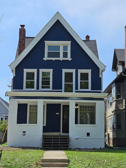 2909 N Farwell Ave, Milwaukee, WI 53211