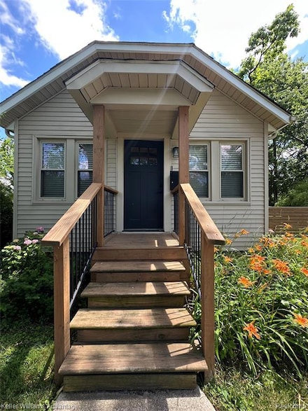 30438 Fairfax St, Southfield, MI 48076