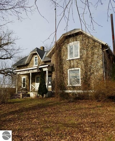 571 E Vernon Rd, Rosebush, MI 48878