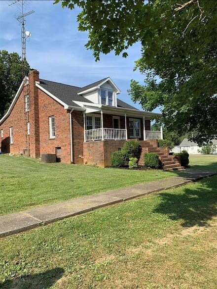 3565 Merle Travis Hwy, Beechmont, KY 42323