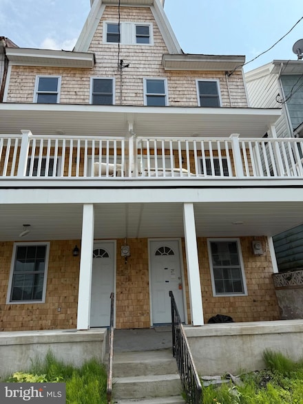 924 W Spruce St, Coal Township, PA 17866