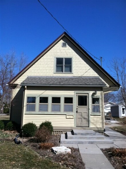 830 Clark St, Iowa City, IA 52240