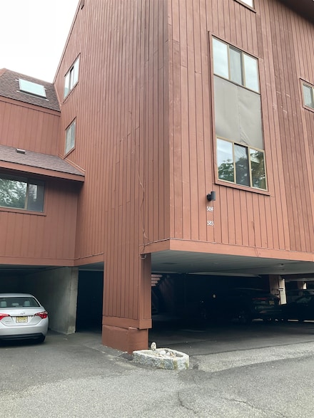 584 Sanderling Ct Unit 584, Secaucus, NJ 07094
