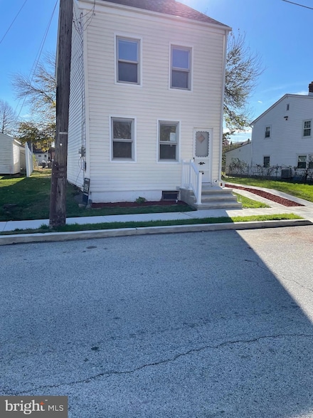 1417 E 13th St, Crum Lynne, PA 19022