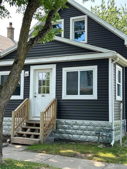 801 E Eagle St, Buffalo, NY 14210