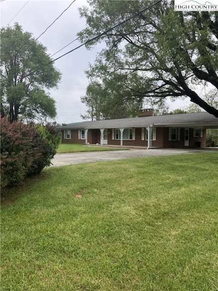 94 Kemp St, Sparta, NC 28675