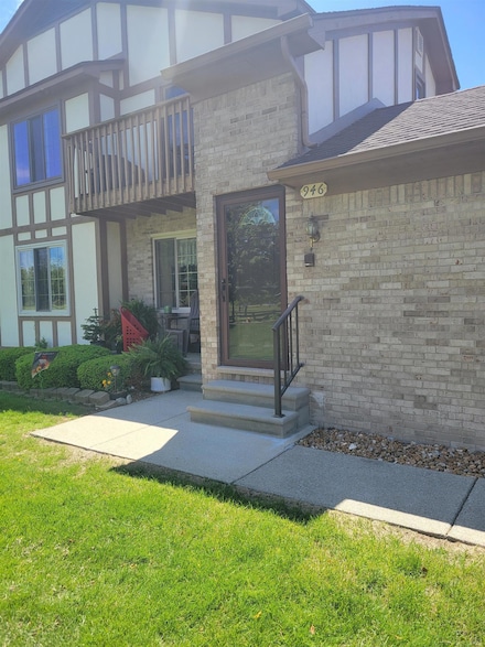 946 Country Club Dr Unit 15, Saint Clair Shores, MI 48082