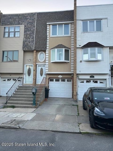 45 Daffodil Ct, Staten Island, NY 10312