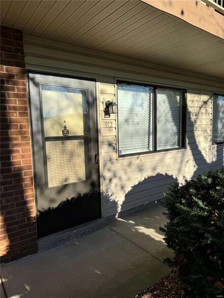 220 Suppiger Ln Unit 112, Highland, IL 62249