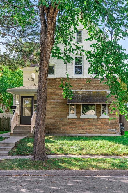 999 Woodbridge St, Saint Paul, MN 55117