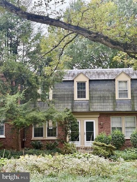 1303 S Barton St Unit 204, Arlington, VA 22204