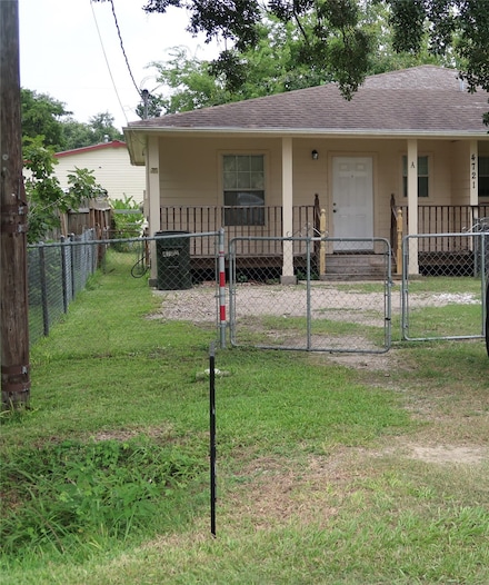 4721 9th St, Bacliff, TX 77518