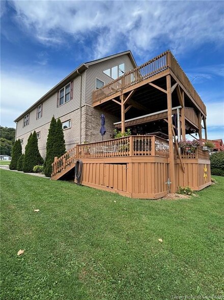 4814 Rivers Edge Dr, Charlestown, IN 47111