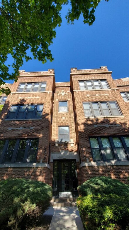 4019 N Southport Ave Unit 1, Chicago, IL 60613