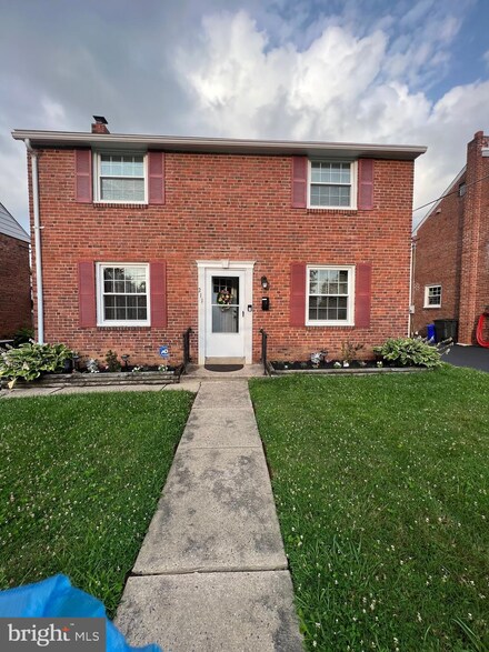 211 E Avon Rd, Brookhaven, PA 19015