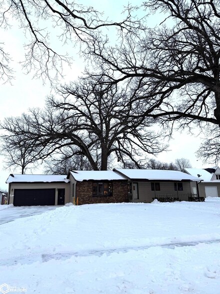 332 N Thorington St, Algona, IA 50511